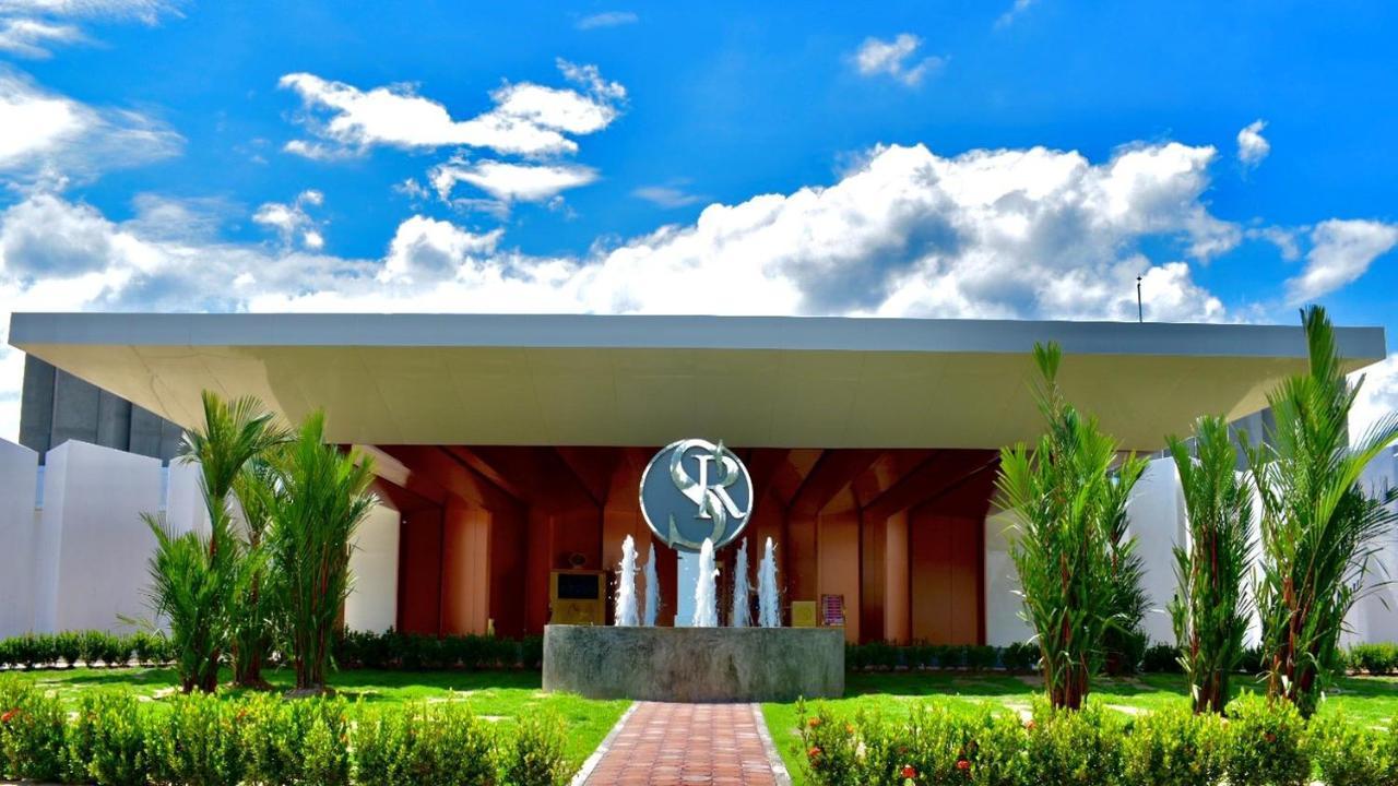 Sr Boutique Hotel Thakhek Bagian luar foto